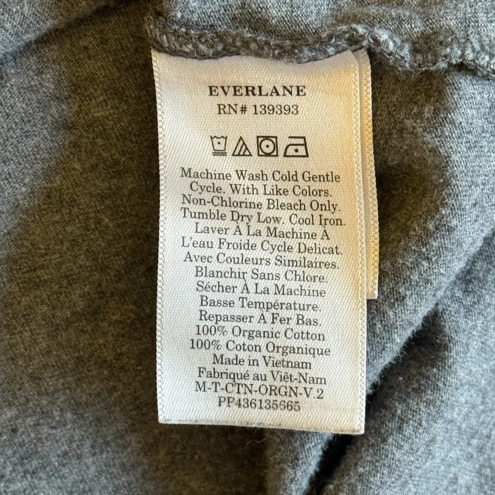 Everlane Men's Essential Uniform Charcoal V-Neck Tee. Size L #1717 - Picture 6 of 7